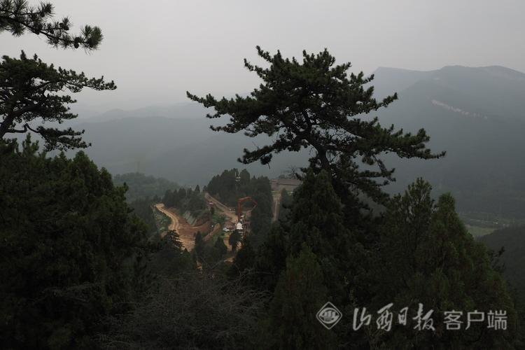 中阳柏洼山吸引游客