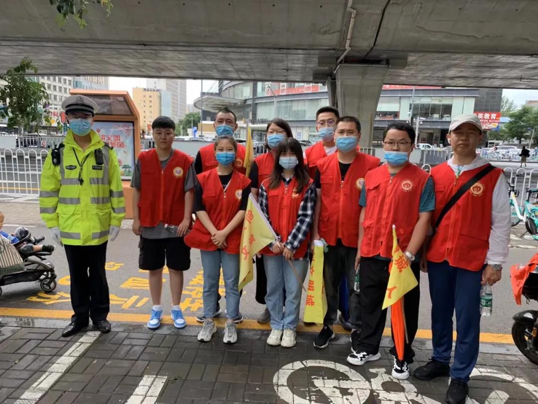 许昌网-志愿者积极参与文明城市创建