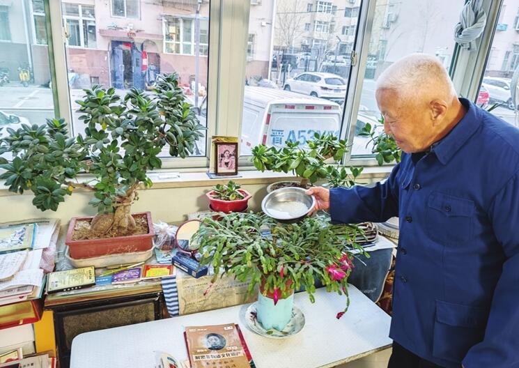 淘米水浇花、更换节水龙头……日常生活中节水妙招多