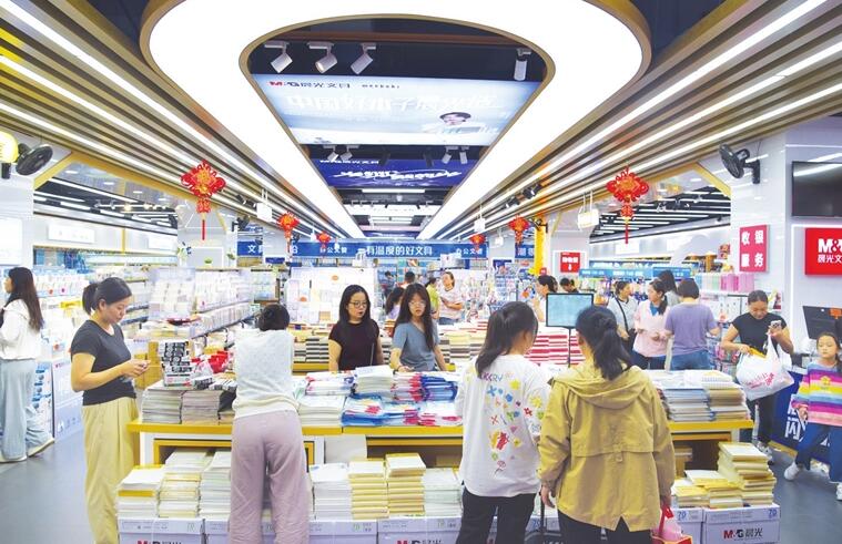 情绪价值要拉满 新学期文具用品迎来销售高峰期