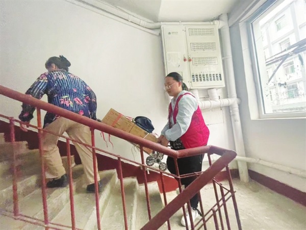 社区网络员就近结对子 空巢老人有了“贴心人”
